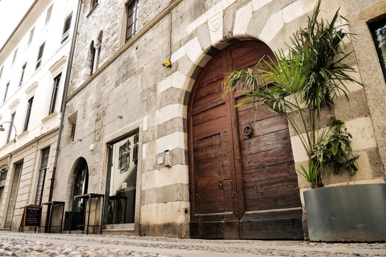 Casa Del Pittore - Elegante Appartamento Del 1200 - Centro Storico Como Exterior foto