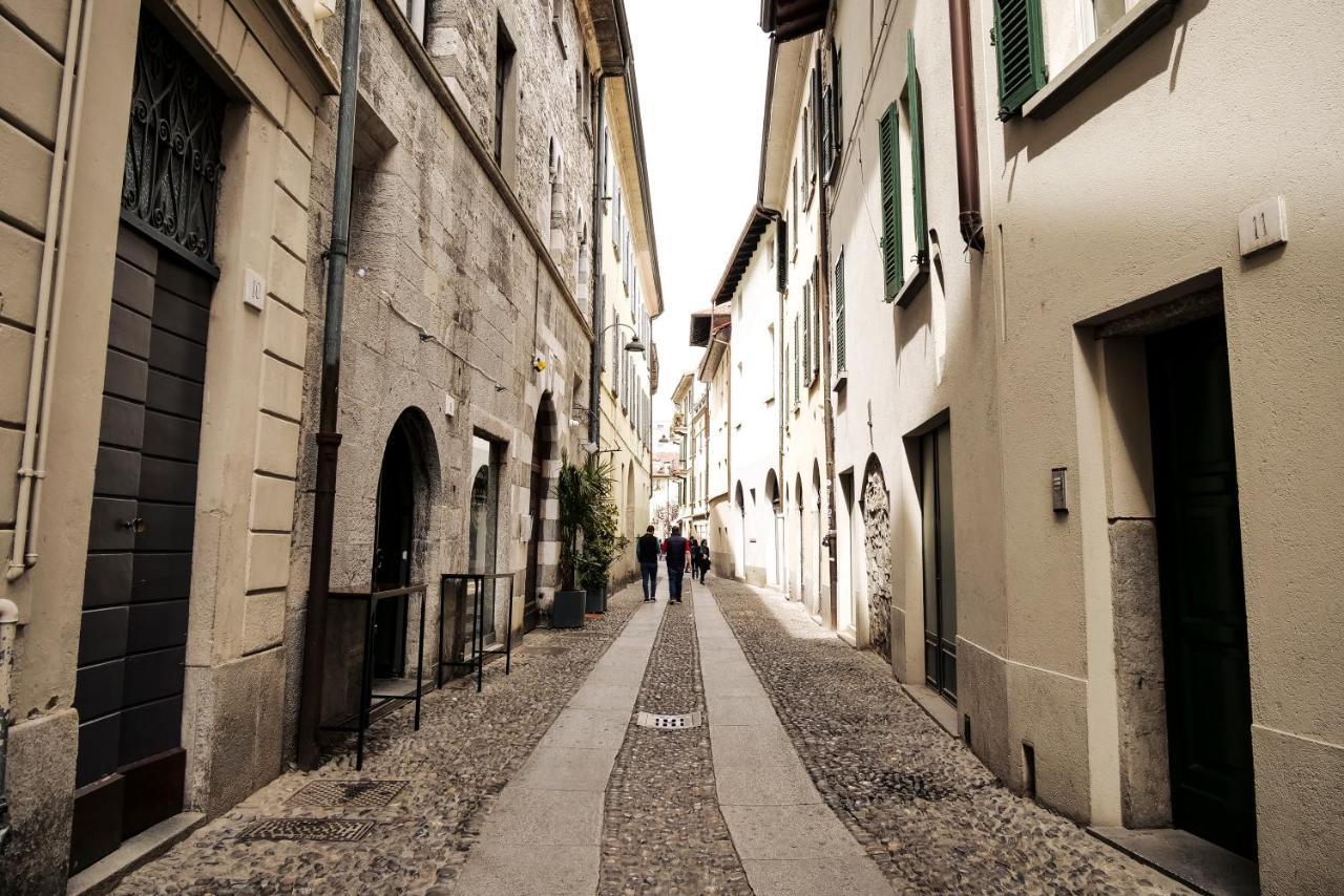 Casa Del Pittore - Elegante Appartamento Del 1200 - Centro Storico Como Exterior foto